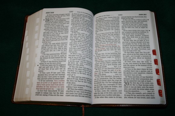 Holman Hand Size Giant Print Reference Bible KJV 048
