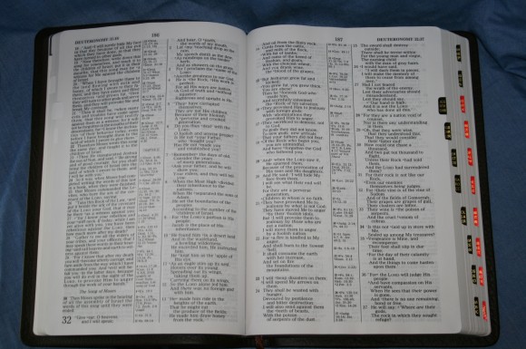 Holman NKJV Large Print Ultrathin Bible 014