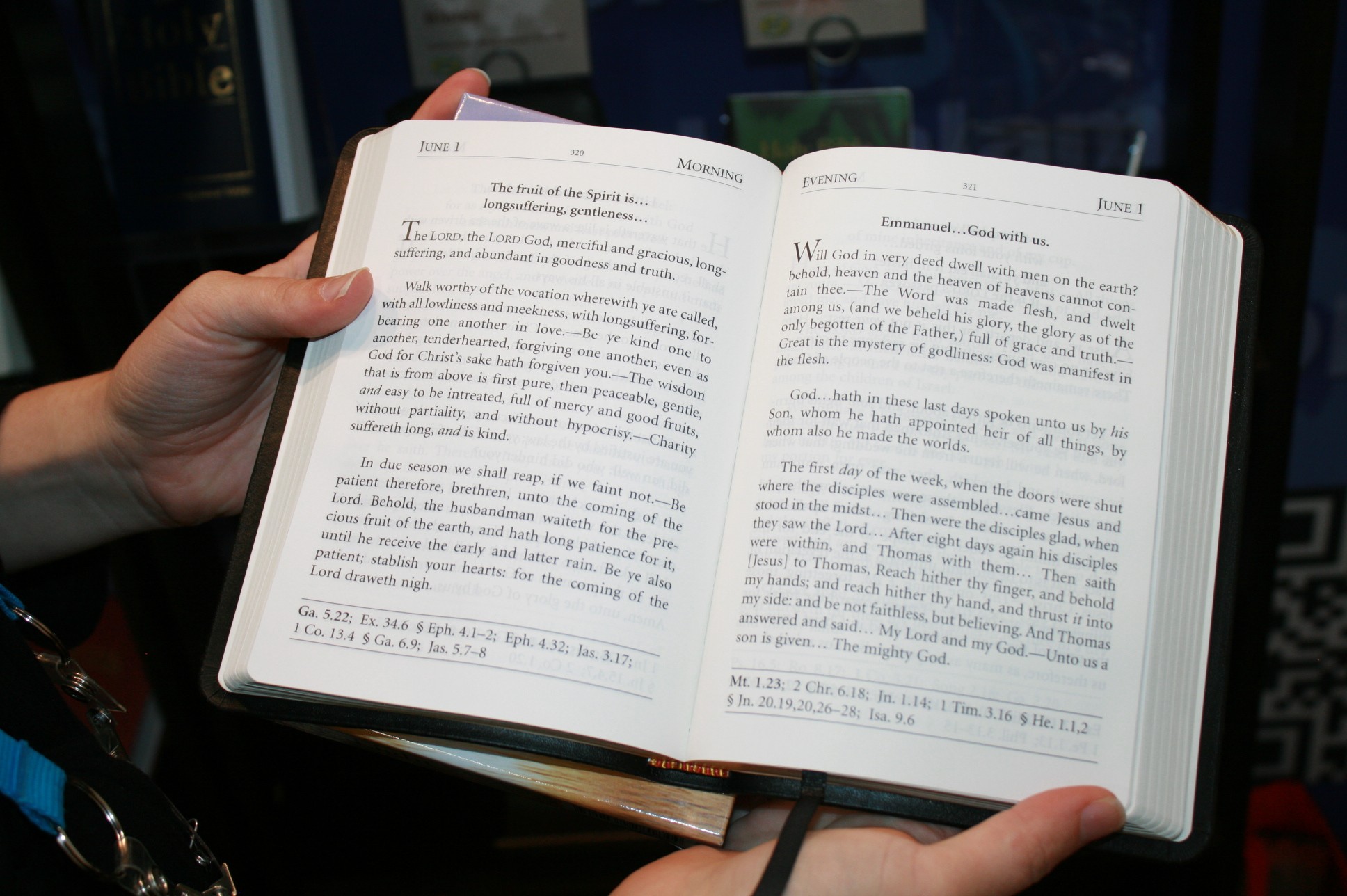 TBS Daily Light Devotional Bible Buying Guide