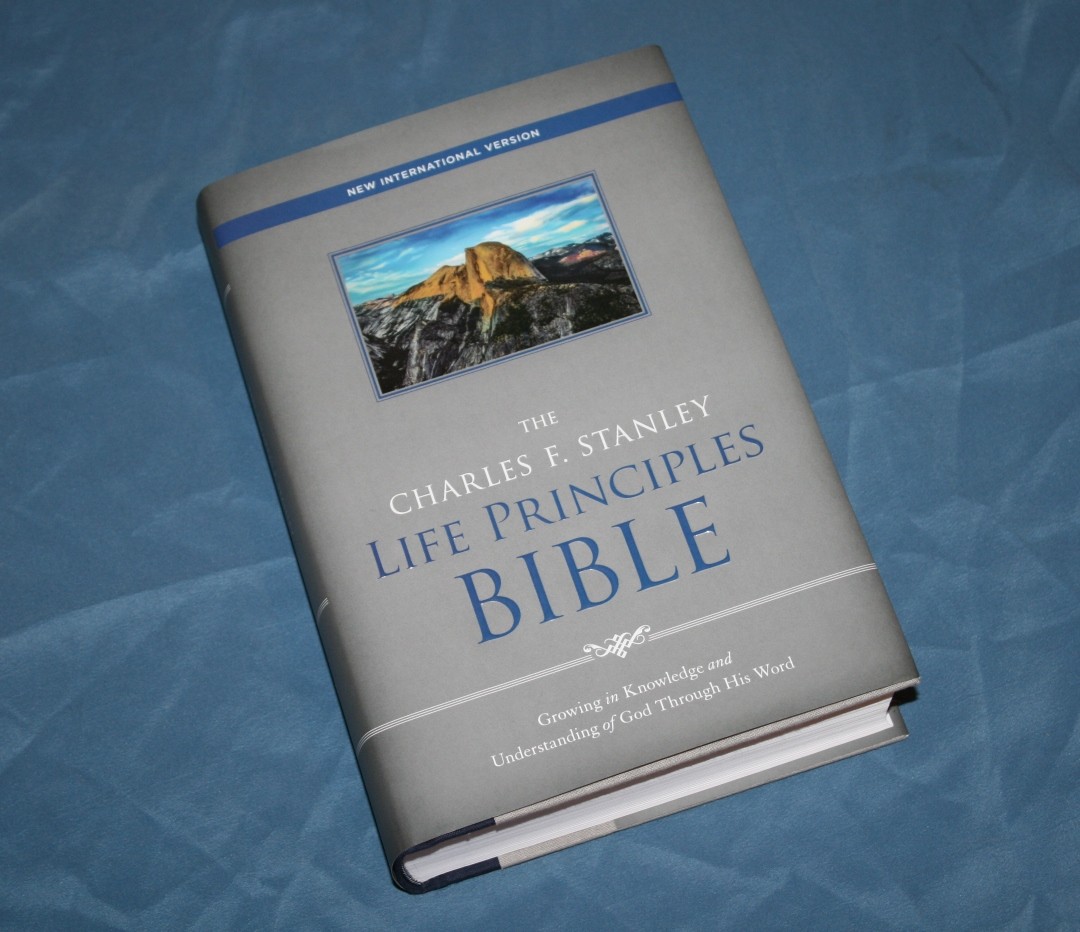https://biblebuyingguide.com/wp-content/uploads/2018/03/Charles-Stanley-Life-Principles-Bible-1-1.jpg