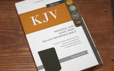 Thomas Nelson KJV Personal Size Giant Print Deluxe Reference Bible Review