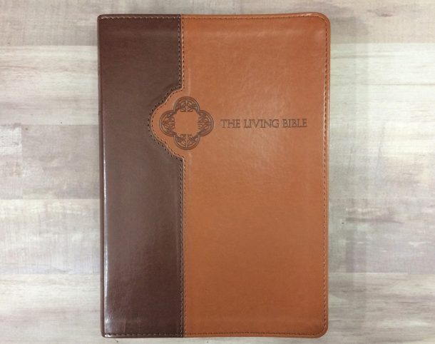 The Living Bible Large Print Review Bible Buying Guide   Living Bible Large Print Review 610x482 